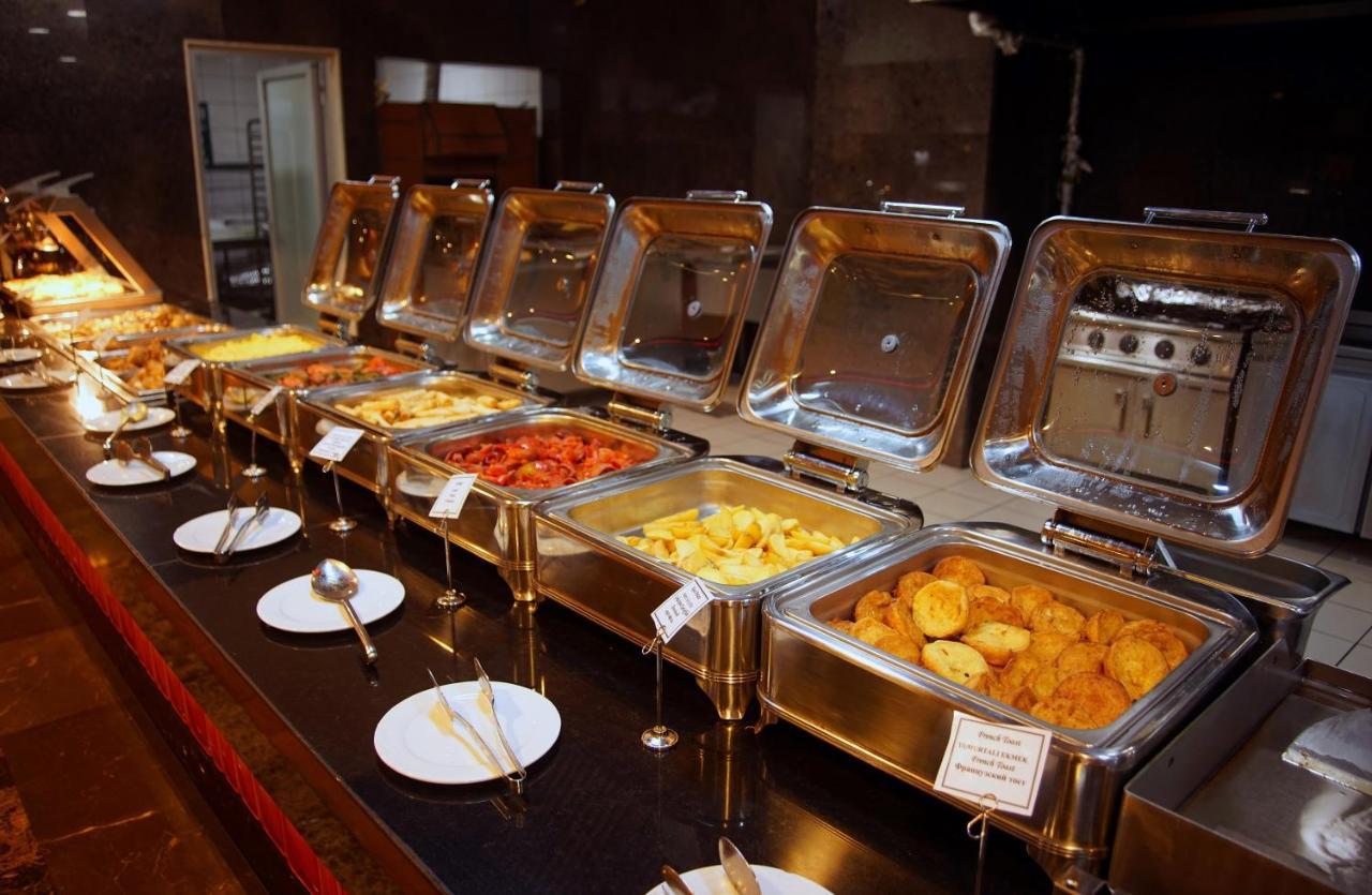The Green Park Pendik İstanbul Dış mekan fotoğraf A buffet at a hotel